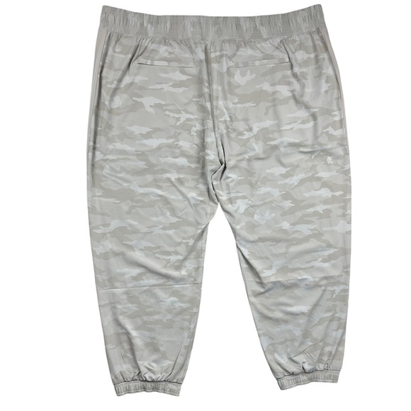Athleta Brooklyn Textured Camo Jogger Pants Grey/Beige - Size 26 - Picture 15 of 16